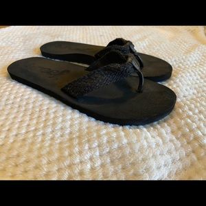 Reef flip flops, black with black sparkles, size 9